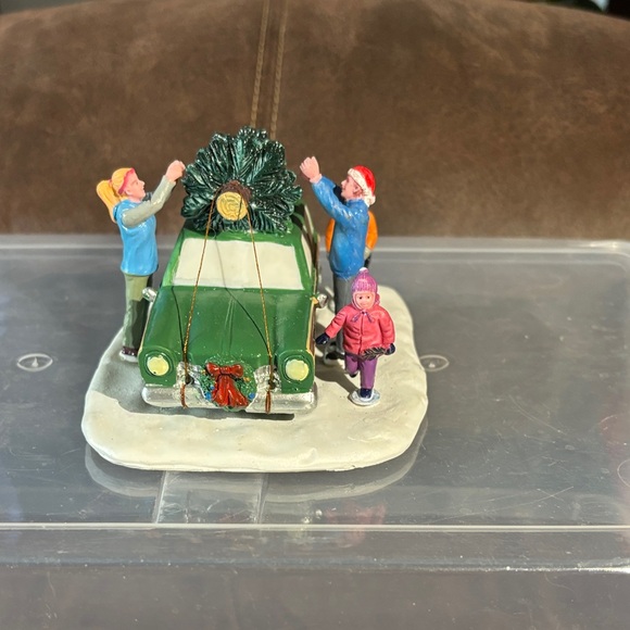 Lemax Festive Family Car with Tree Set - Picture 6 of 6